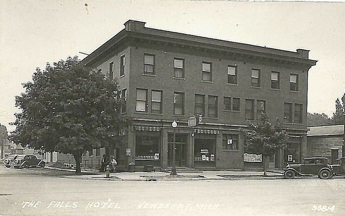 Falls Hotel (Newberry Hotel) - Old Photo (newer photo)